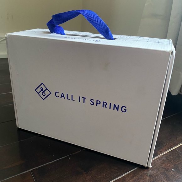 *NEW WITH BOX* Call it Spring Burgundy Heels - Picture 3 of 9